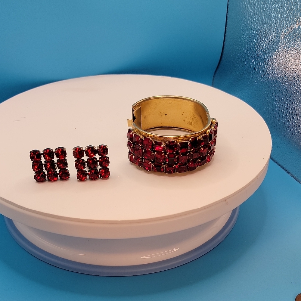 Elegant Red and Gold Jewelry Set